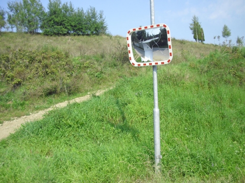 201609131500380.zrkadlo