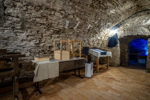 202604211145420.modrotlac