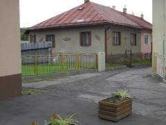 Fotografia: oplotenie - dvor MŠ
