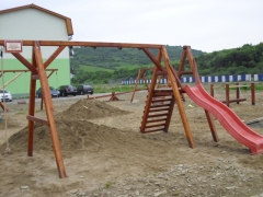 Fotografia: detské ihrisko pri bytovkách