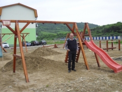 Fotografia: detské ihrisko pri bytovkách