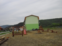 Fotografia: detské ihrisko pri bytovkách