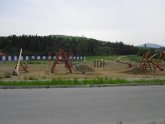 Fotografia: detské ihrisko pri bytovkách