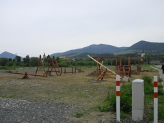 Fotografia: detské ihrisko pri bytovkách