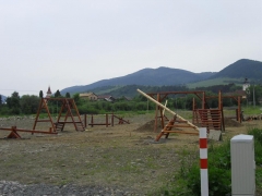 Fotografia: detské ihrisko pri bytovkách