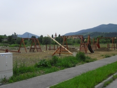 Fotografia: detské ihrisko pri bytovkách