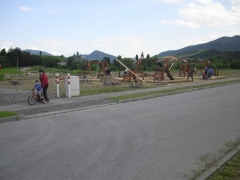 Fotografia: detské ihrisko pri bytovkách
