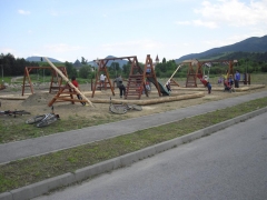 Fotografia: detské ihrisko pri bytovkách