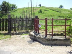 Fotografia: úžitková voda pri cintoríne