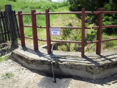 Fotografia: úžitková voda pri cintoríne