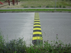Fotografia: Osadenie spomoľovacích prahov /retardérov/ IBV Jakubianka