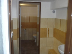 Toalety pre veriacich počas svätých omší – fotografia 6