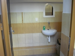 Toalety pre veriacich počas svätých omší – fotografia 5