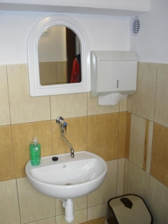 Toalety pre veriacich počas svätých omší – fotografia 4