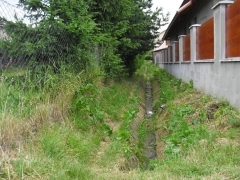Fotografia: Dláždenie odvodňovacieho rigola