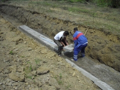 Fotografia: Dláždenie odvodňovacieho rigola