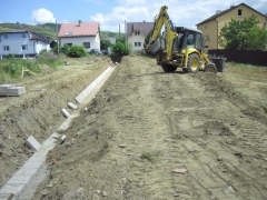 Fotografia: Dláždenie odvodňovacieho rigola