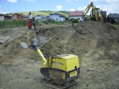 Fotografia: Dláždenie odvodňovacieho rigola