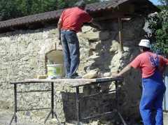 Fotografia: Oprava múru pri obecnom úrade (bývalý sypanec)