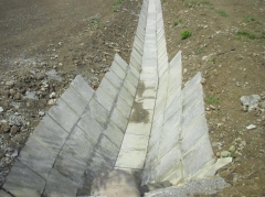 Fotografia: Dláždenie odvodňovacieho rigola
