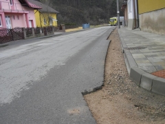 Fotografia: Chodníky v hornej časti obce pri ceste III. triedy