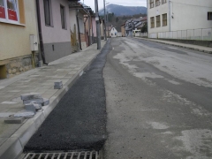 Fotografia: Chodníky v hornej časti obce pri ceste III. triedy