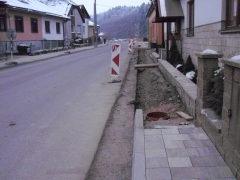 Fotografia: Chodníky v hornej časti obce pri ceste III. triedy