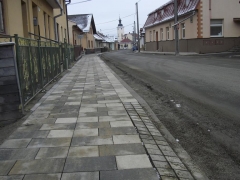 Fotografia: Chodníky v hornej časti obce pri ceste III. triedy
