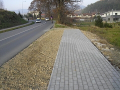 Fotografia: Napojenie chodníka - začiatok obce