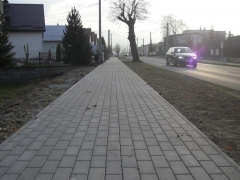 Fotografia: Napojenie chodníka - začiatok obce
