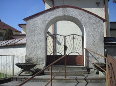 Fotografia: Krížová cesta a kostolná ohrada - stav pred zbúraním (apríl 2015)
