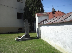 Fotografia: Krížová cesta a kostolná ohrada - stav pred zbúraním (apríl 2015)