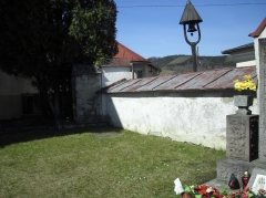 Fotografia: Krížová cesta a kostolná ohrada - stav pred zbúraním (apríl 2015)