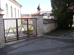 Fotografia: Krížová cesta a kostolná ohrada - stav pred zbúraním (apríl 2015)