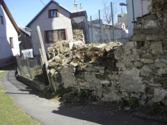 Fotografia: Krížová cesta a kostolná ohrada - stav pred zbúraním (apríl 2015)