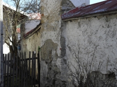 Fotografia: Krížová cesta a kostolná ohrada - stav pred zbúraním (apríl 2015)