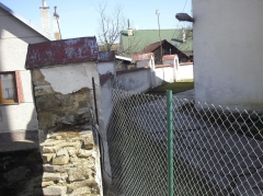 Fotografia: Krížová cesta a kostolná ohrada - stav pred zbúraním (apríl 2015)
