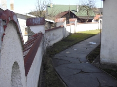 Fotografia: Krížová cesta a kostolná ohrada - stav pred zbúraním (apríl 2015)