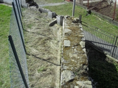 Fotografia: Krížová cesta a kostolná ohrada - stav pred zbúraním (apríl 2015)