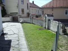 Fotografia: Krížová cesta a kostolná ohrada - stav pred zbúraním (apríl 2015)