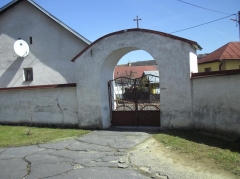 Fotografia: Krížová cesta a kostolná ohrada - stav pred zbúraním (apríl 2015)