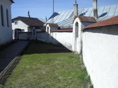Fotografia: Krížová cesta a kostolná ohrada - stav pred zbúraním (apríl 2015)
