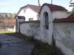 Fotografia: Krížová cesta a kostolná ohrada - stav pred zbúraním (apríl 2015)