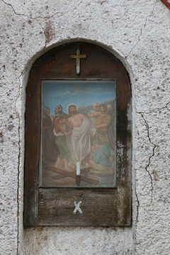 Fotografia: Krížová cesta a kostolná ohrada - stav pred zbúraním (apríl 2015)
