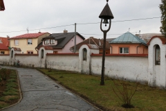 Fotografia: Krížová cesta a kostolná ohrada - stav pred zbúraním (apríl 2015)