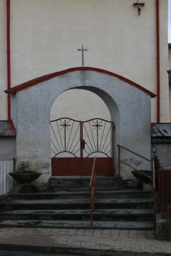 Fotografia: Krížová cesta a kostolná ohrada - stav pred zbúraním (apríl 2015)