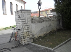 Fotografia: Zbúranie kostolnej ohrady (apríl 2015)