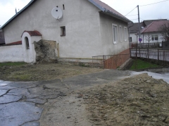 Fotografia: Zbúranie kostolnej ohrady (apríl 2015)