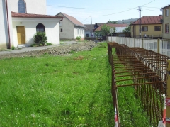Fotografia: Práce na výstavbe múrového oplotenia okolo kostola - máj, jún 2015