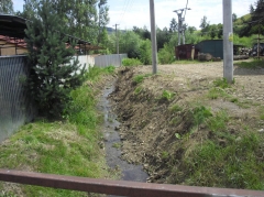 Fotografia: Kanál pri poľnej ceste - garáže